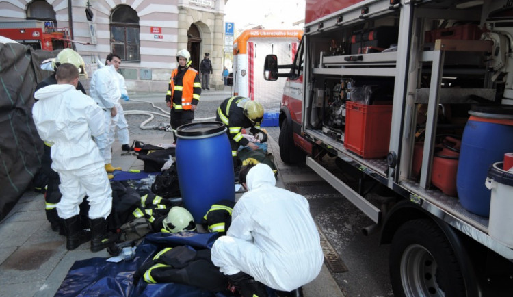 Hasiče zaměstnal zápach neznámé látky ve sklepě soudu