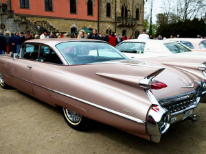 Na Sychrově si dali dostaveníčko milovníci amerických automobilových veteránů