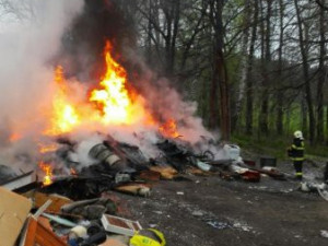 V Hejnicích hořela skládka odpadu