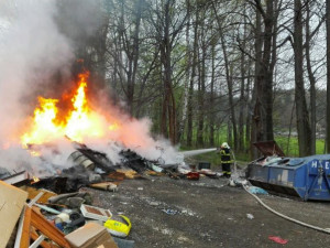 V Hejnicích hořela skládka odpadu