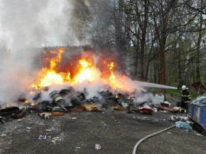 V Hejnicích hořela skládka odpadu
