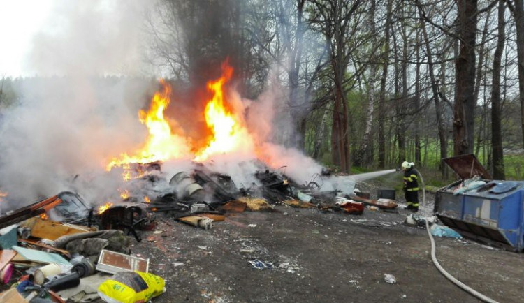 V Hejnicích hořela skládka odpadu