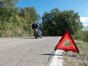 Jarní počasí láká na silnice motorkáře, jejich nehod rapidně přibývá