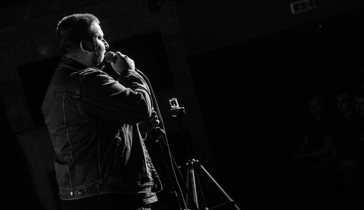 První sólo koncert Jakuba Děkana je na spadnutí. Hostem bude kapela UDG