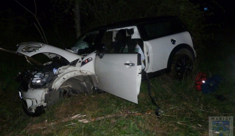 Na obchvatu Hrádku nad Nisou havarovalo Mini, řidič skončil v nemocnici