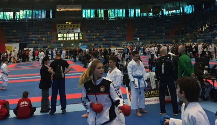 Stříbro a čtyři bronzy si vezou karatisté Gryfu z Grand Prix v Hradci Králové