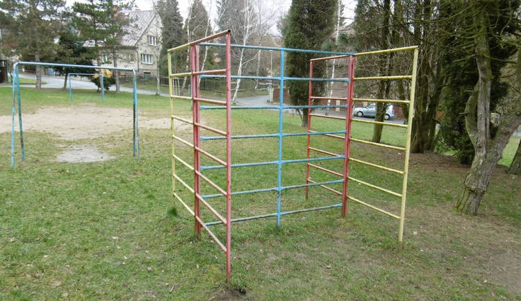 Tyto prvky mizí z libereckých dětských hřišť