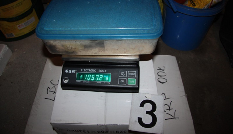 Krabička s kilogramem pervitinu