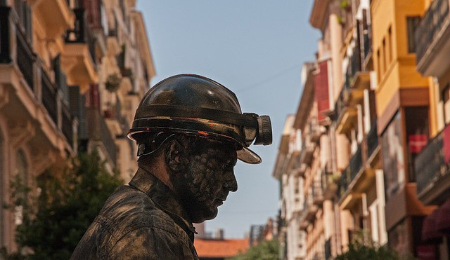 Komentář: Peníze pro propuštěné horníky z našich daní. Geniální řešení, nebo zásadní chyba?	