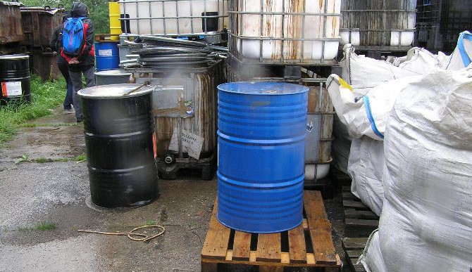 Další pokuta za skladování odpadu. Inspekce potrestala firmu Ekosev