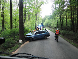 Silnici mezi Oldřichovem a Raspenavou zablokovala nehoda osobního auta