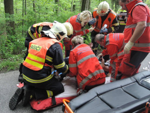 Silnici mezi Oldřichovem a Raspenavou zablokovala nehoda osobního auta