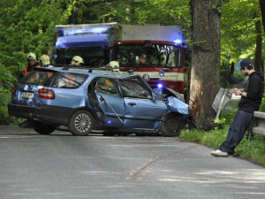 Silnici mezi Oldřichovem a Raspenavou zablokovala nehoda osobního auta