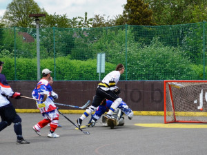 Adam Kubišta právě vstřelil svoji druhou branku v zápase proti týmu Koliba po nahrávce Luboše Vrabce