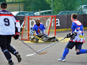Luboš Vrabec z týmu Rebels minutu a osm vteřin před koncem zápasu dává gól a vyhrává tak důležitý zápas proti týmu Koliba