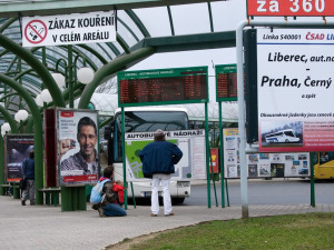 Nový systém umožní sledovat autobusy a vlaky on-line na mobilech a počítačích