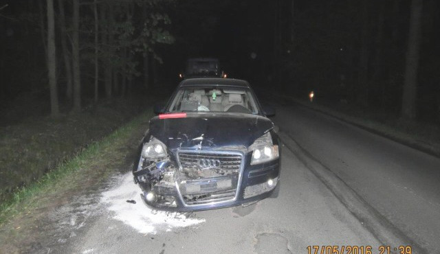 Řidič Audi přehlédl brzdící auto před sebou, škoda je téměř čtvrt milionu