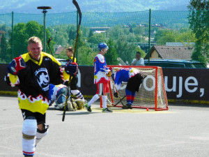 Za tým Warriors Liberec dává svoji druhou branku v zápase Patrik Maďar, ale vítězství v poměru 8:4 brala HBC ST Koliba Ústí nad Labem "B"