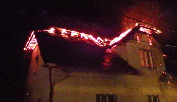 Požár rodinného domu v obci Roveň