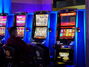 Politická korida: Jakým způsobem a jak výrazně by mělo město regulovat hazard?