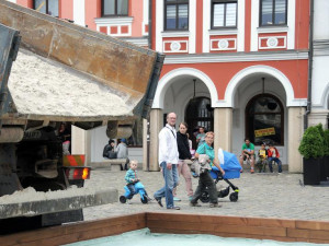 První várka písku dorazila v pondělí