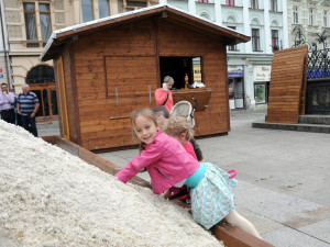 První várka písku dorazila v pondělí