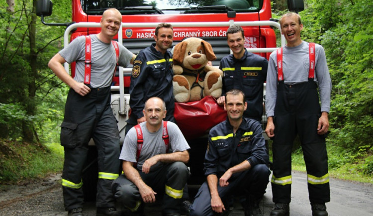Turnovští hasiči připravili pro kolegu neobvyklé rozloučení