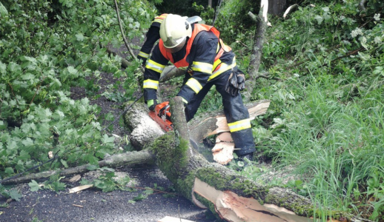 Energetici opravili s pomocí posil dodávky proudu na Liberecku