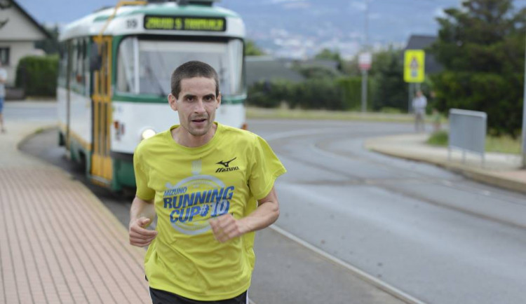 Tramvaj běžce nevykolejila, hned pět jich ukázalo ocelovému oři záda