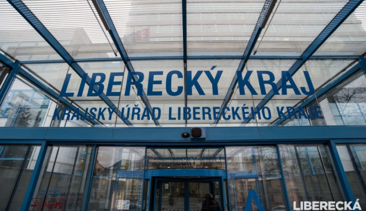 Vestibul krajského úřadu patří tvorbě fotografa Zdeňka Pokorného