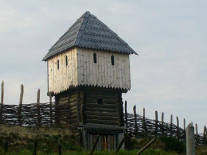 Parta nadšenců staví u Vítkova venkovské sídlo z 12. století