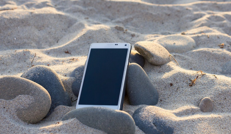 Aplikace, které byste měli mít v mobilu, než odjedete na dovolenou