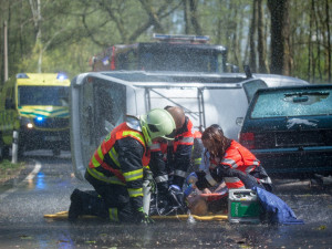 Zdaleka ne všichni řidiči si poradí na místě dopravní nehody