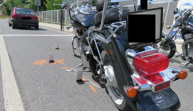Motocyklista doplatil na nedodržení bezpečné vzdálenosti