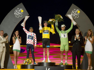 Skláři v Lindavě dnes vyráběli trofeje pro Tour de France