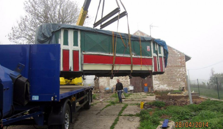 Sbírky Technického muzea Liberec rozšířily  dva tramvajové vozy