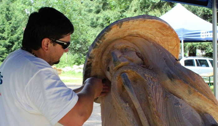 Při harrachovském dřevosochání vzniknou betlémské postavy, horská lavička či zvonička