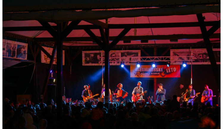 V druhé polovině Sedmihorského léta vystoupí Aneta Langerová nebo Bob Klepl