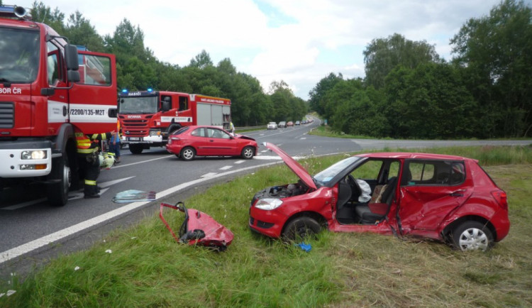 Při nehodě v Jablonném v Podještědí se zranilo šest osob
