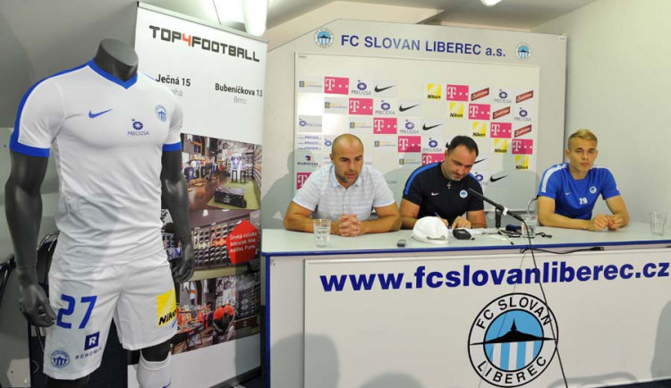 Vnímám to také jako svoji chybu, že není kádr úplně hotový, říká sportovní ředitel Slovanu