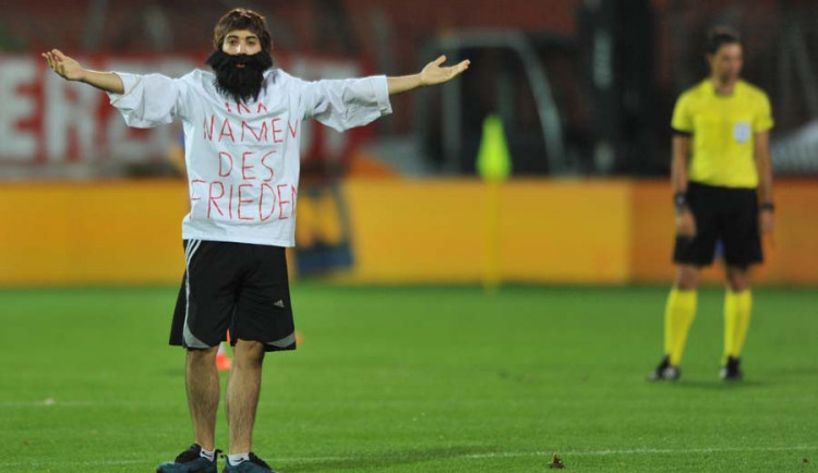 Přehlídka nefotbalových momentů: Kromě toho, aby tu přistál vrtulník, tu bylo asi všechno, říká Trpišovský