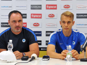 Výpadky proudu, zraněný rozhodčí a fanoušek na hřišti. Bizarnější pohárové utkání Slovan nezažil