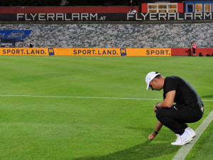 Přehlídka nefotbalových momentů: Kromě toho, aby tu přistál vrtulník, tu bylo asi všechno, říká Trpišovský