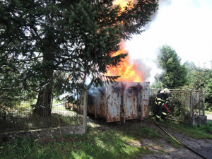 Požár kontejneru v Semilech.