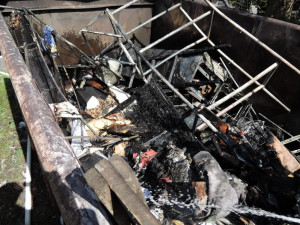 Požár kontejneru v Semilech.