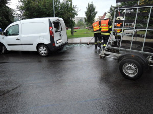 Nehoda dvou aut si vyžádala zranění jednoho člověka a psa