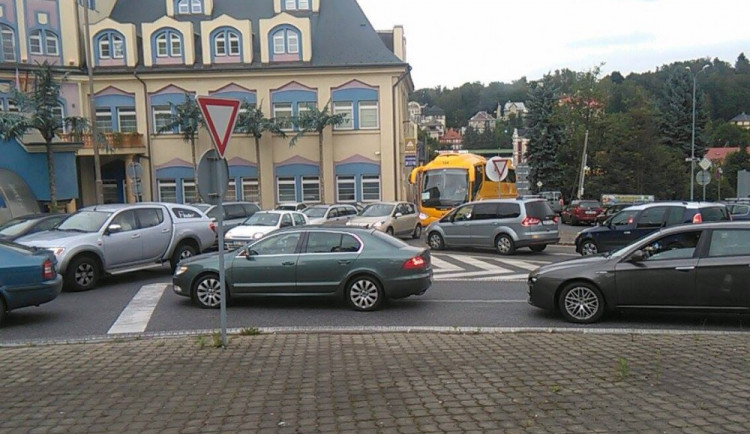 Zácpa v Košické ulici v Liberci.