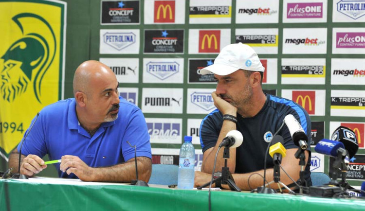 Tisková konference v Larnace