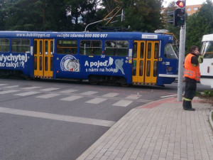 Další střet tramvaje s osobákem ve Vratislavicích. Řidič odbočoval těsně před soupravou