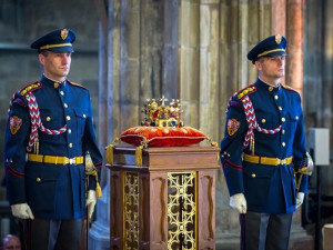 Turnovský zlatník vytváří korunovační korunu Karla IV. Žádná jiná replika v tuzemsku není